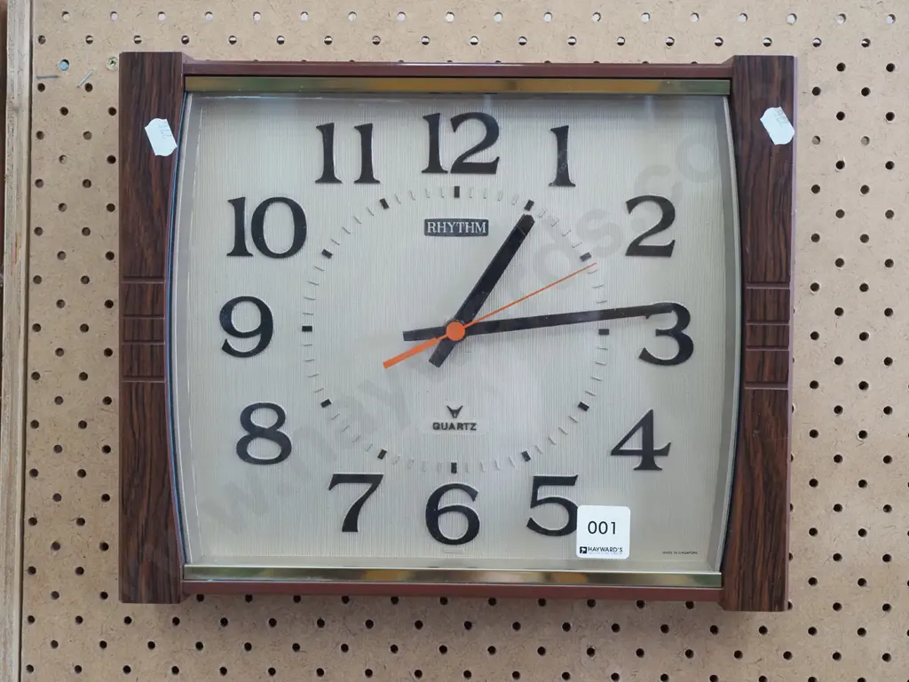 retro Rhythm wall clock Image 1++