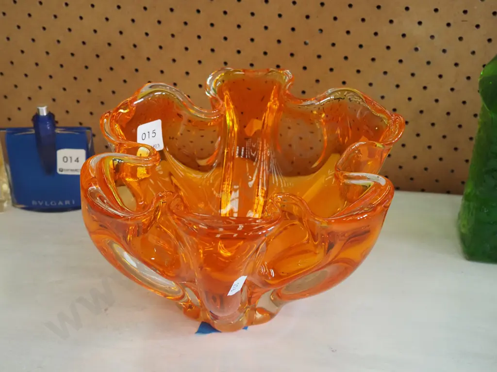 art glass retro orange bowl - has a crack Image 1++