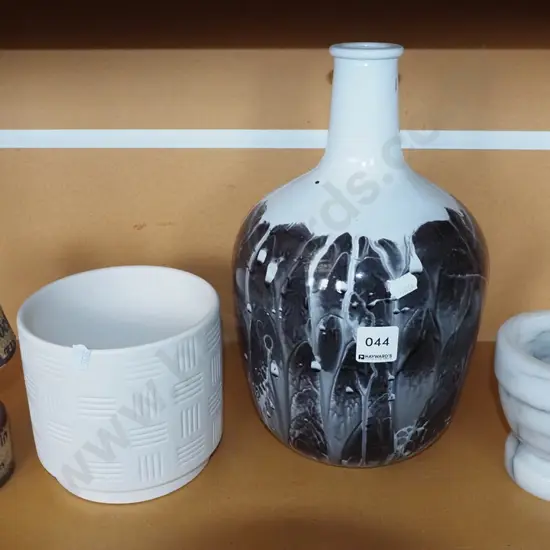 shelf; jardiniere, vase, small kerosene lantern etc Vase H300