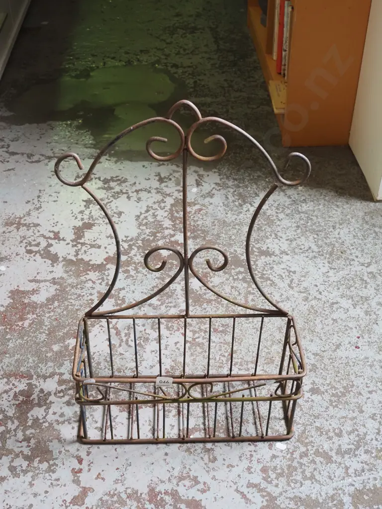 wrought metal wall mounted plant basket Image 1++