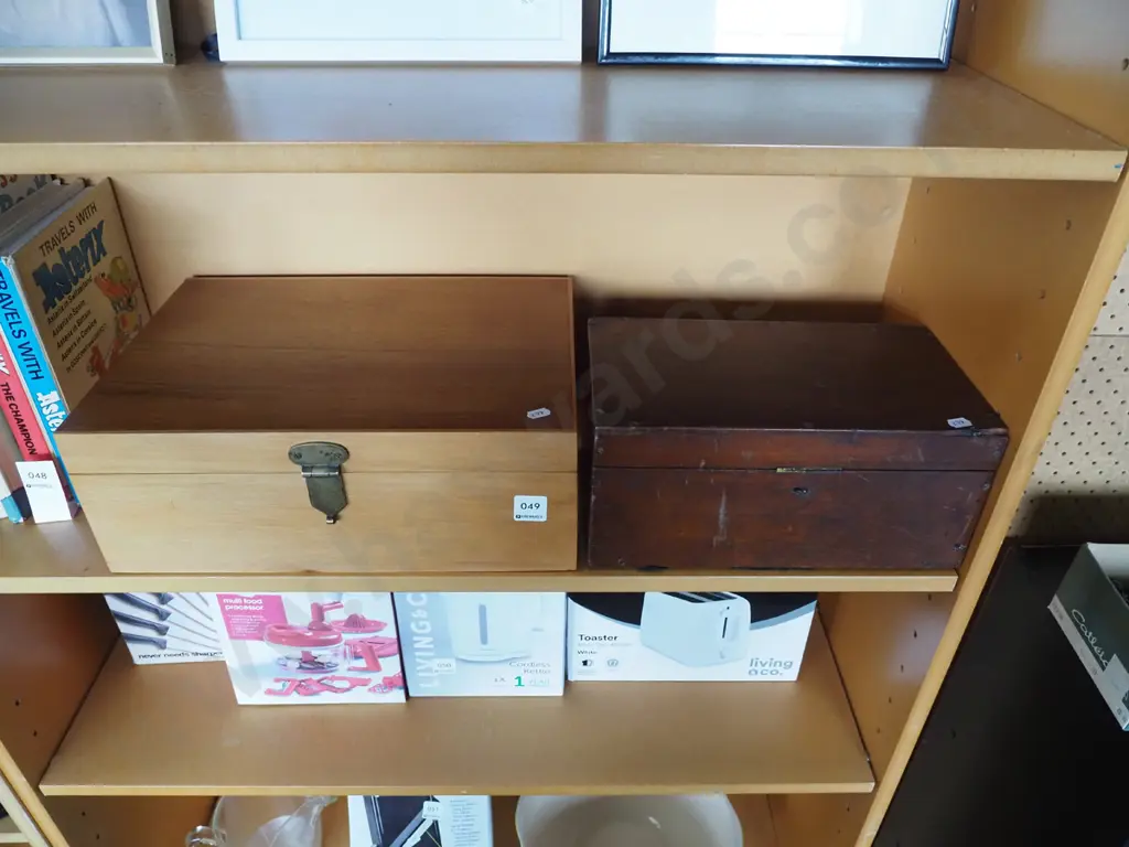 2x wooden hinged lidded boxes Image 1++