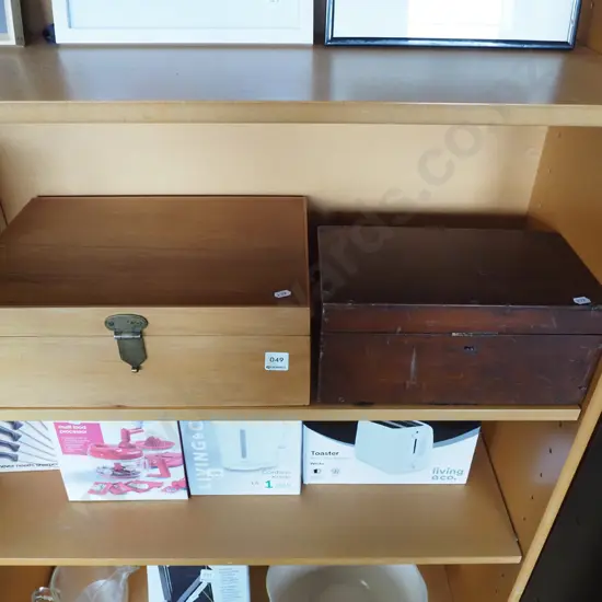 2x wooden hinged lidded boxes