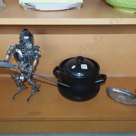 metal Predator figurine, casserole, metal swan dish Figurine H310