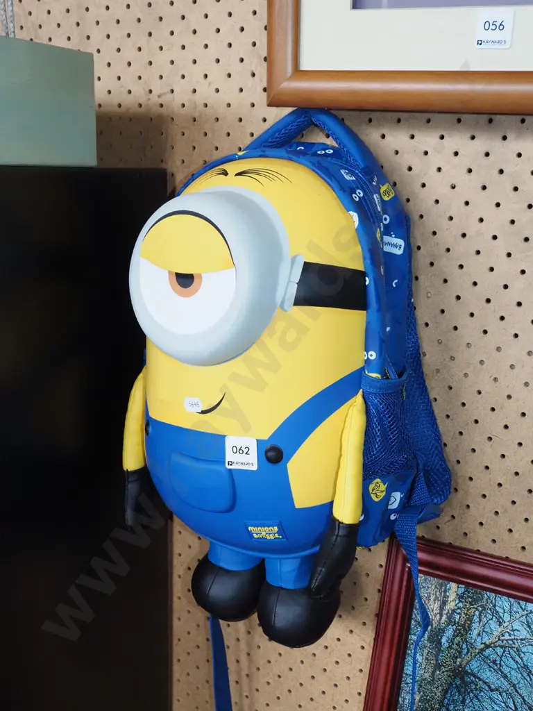 child's Minion backpack Image 1++