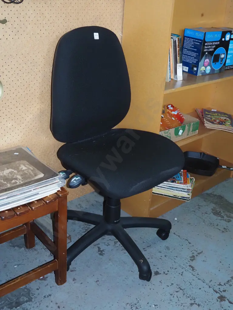 black office chair Image 1++