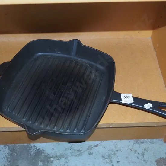 cast iron skillet - marks