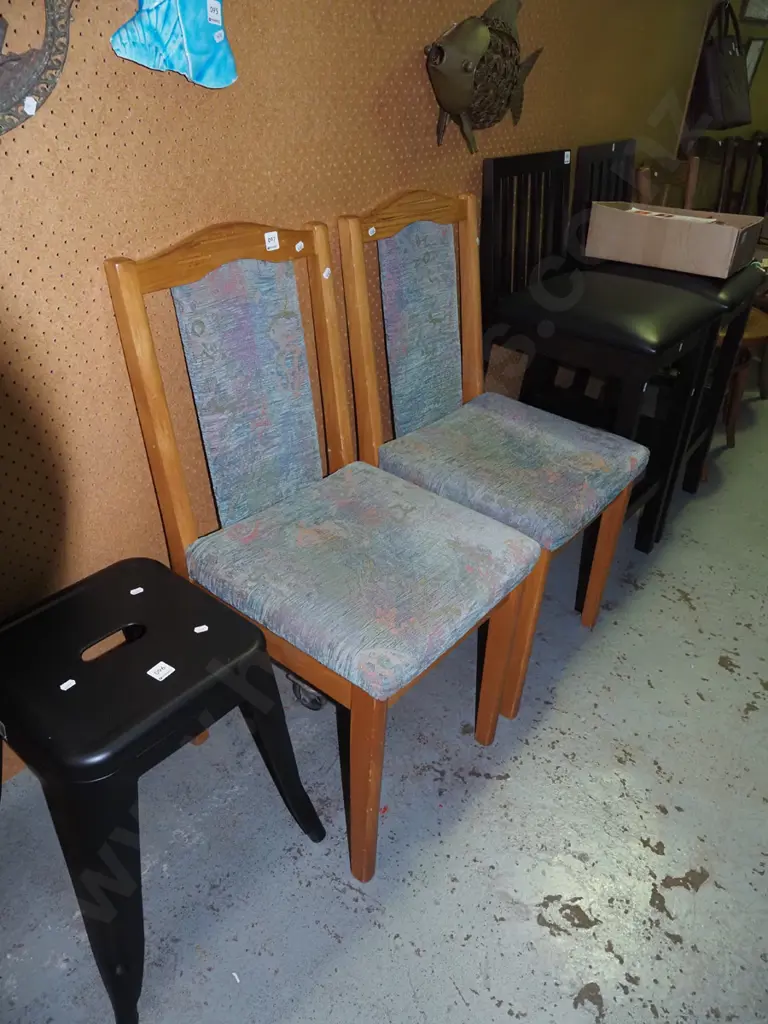 pair of rimu chairs Image 1++