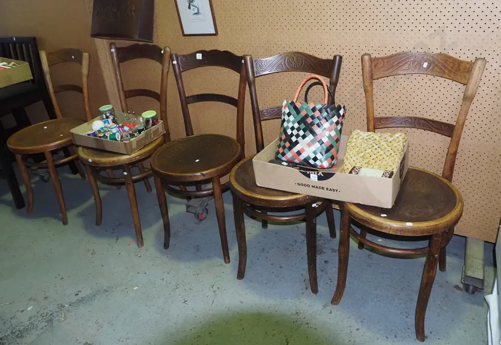 5x bent and pressed wood dining chairs Image 1++