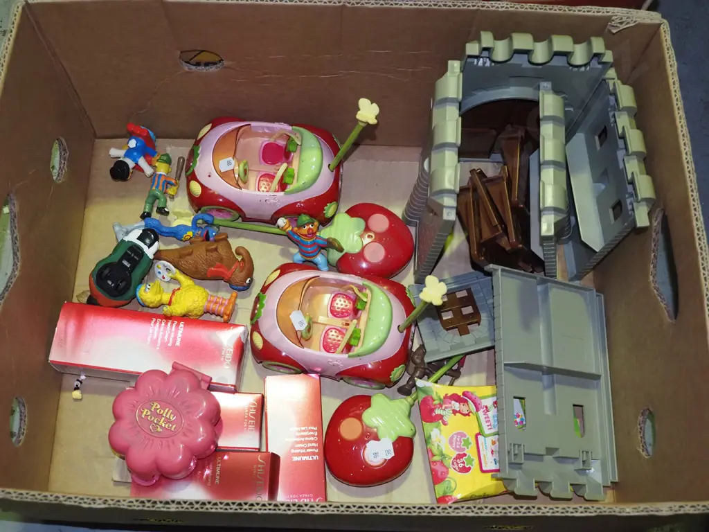 box of toys Image 1++