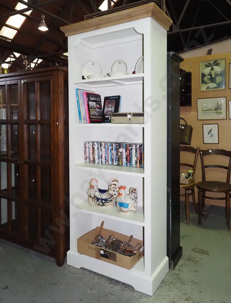 wood topped and white painted bookcase H2040 W850 D380 Image 1++