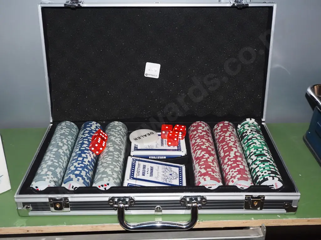 poker set in case Image 1++