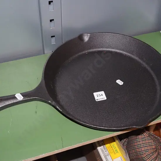 cast iron frying pan Diam300