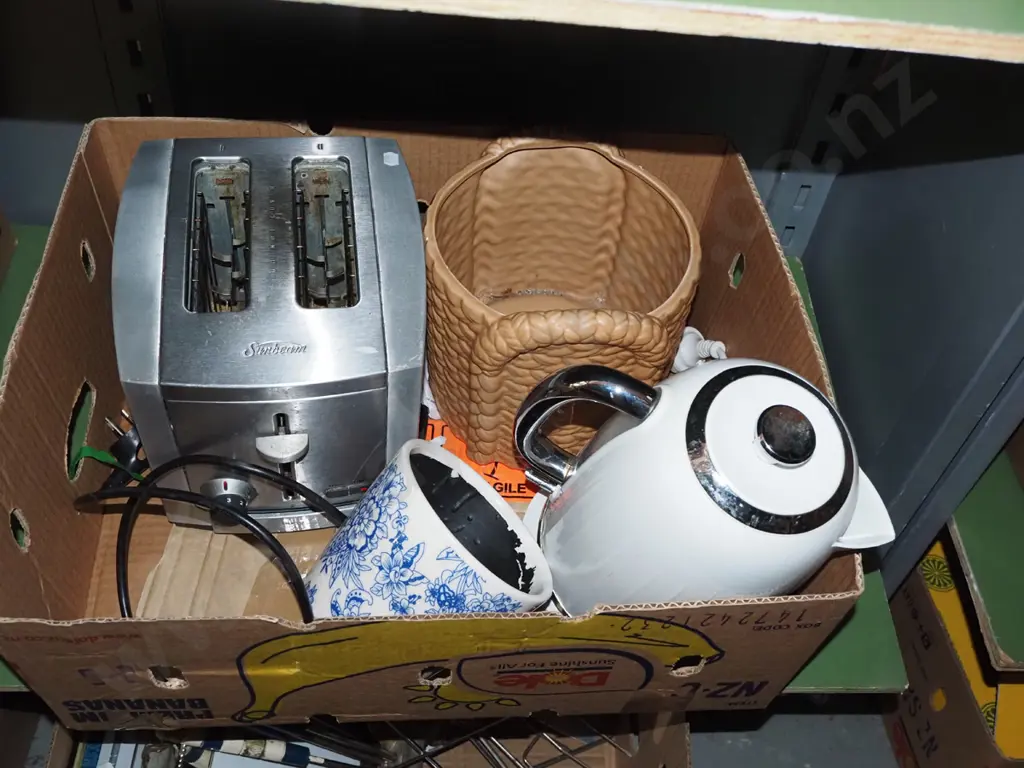 box; jug, basket jardiniere, coasters etc Image 1++