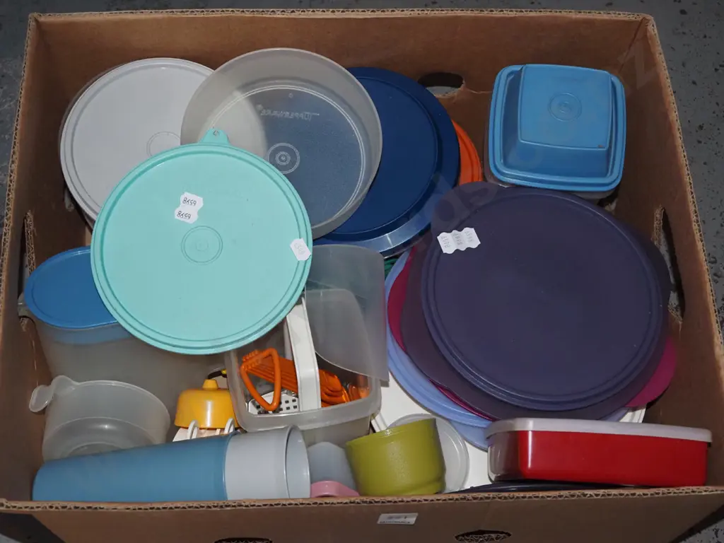 box of tupperware Image 1++