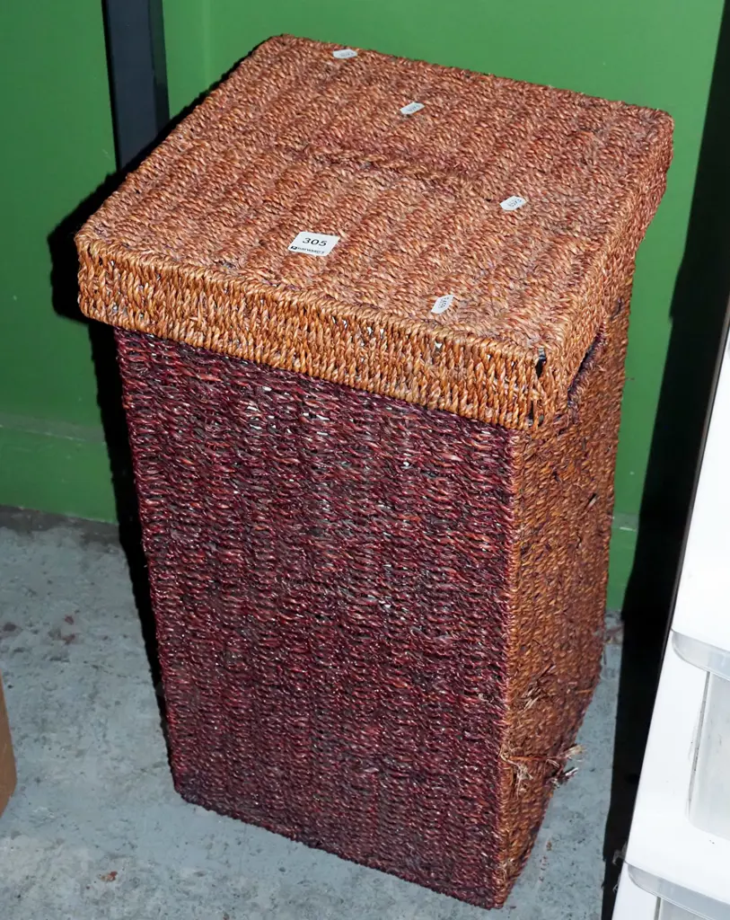 woven seagrass lidded laundry hamper H520 W300 D300 Image 1++