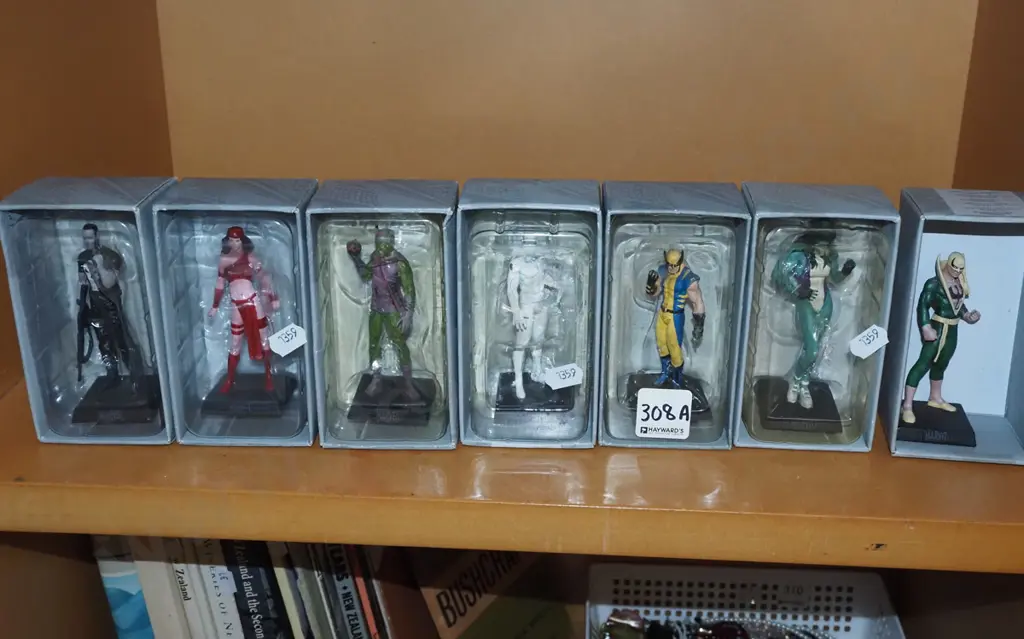 7x boxed Marvel figurines  Image 1++