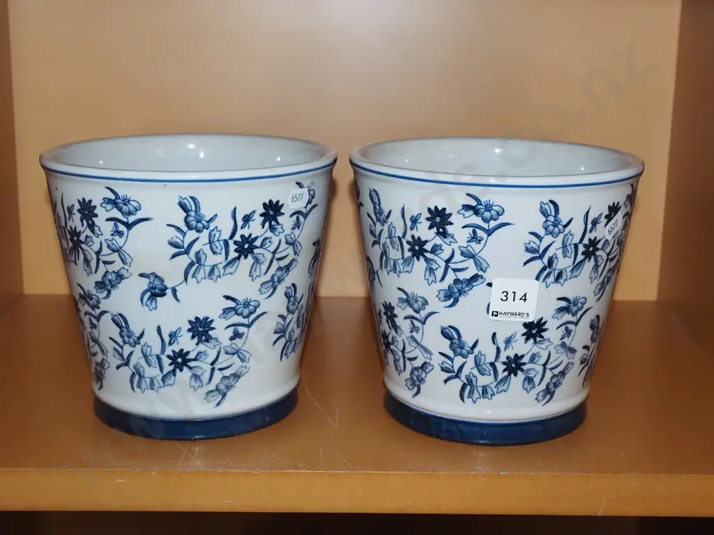 pair of blue and white floral jardinieres H160 Image 1++