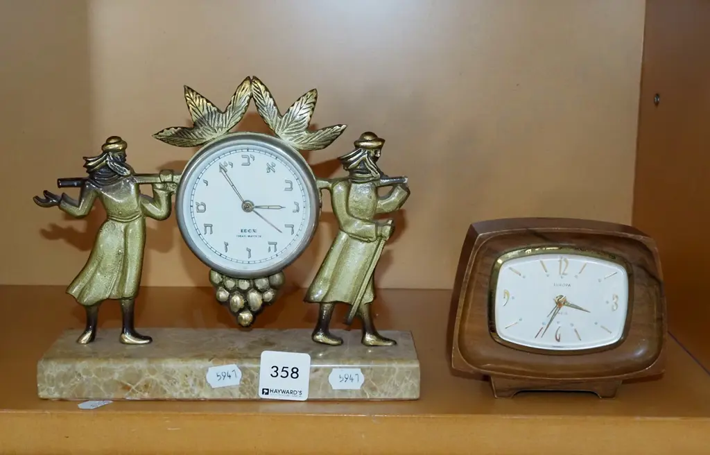 marble based Arabic mantle clock, 1 other retro clock Image 1++