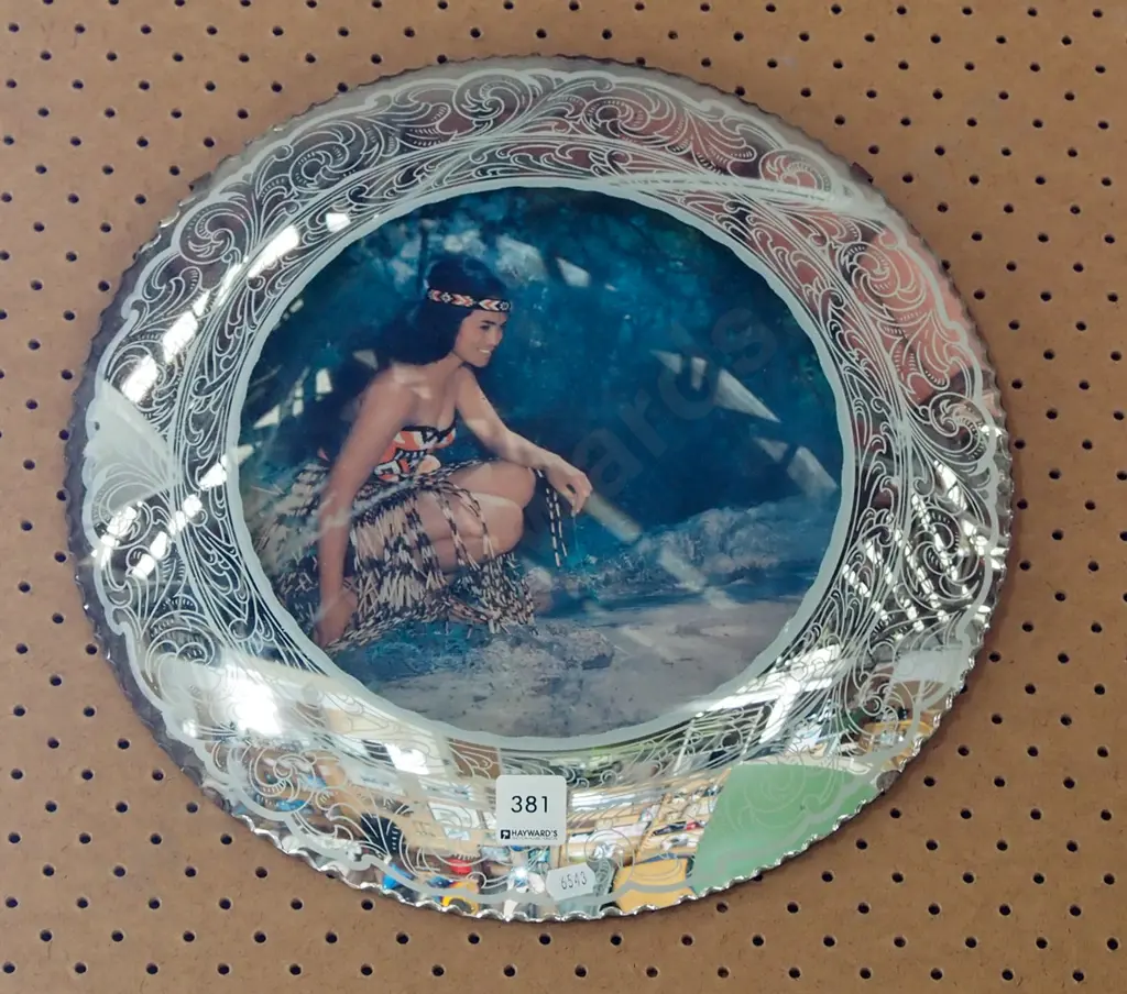 retro convex mirror framed Maori souvenir print Image 1++