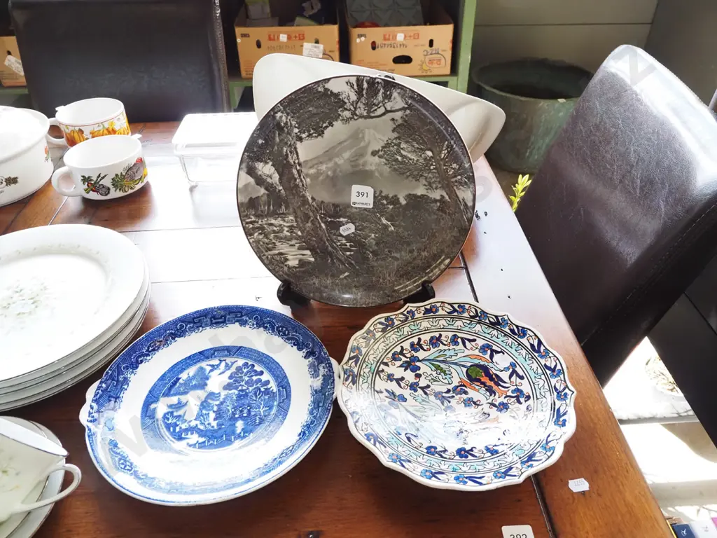 Royal Doulton Taranaki picture plate, 2x bowls Image 1++