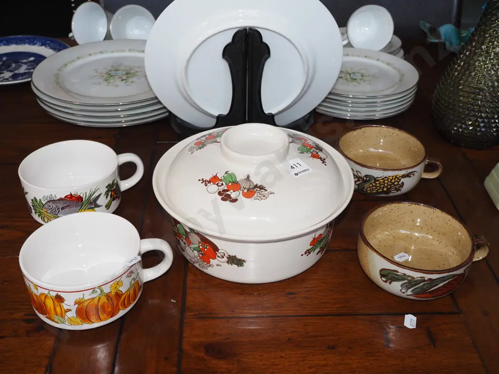 4x soup bowls, lidded casseroles Image 1++