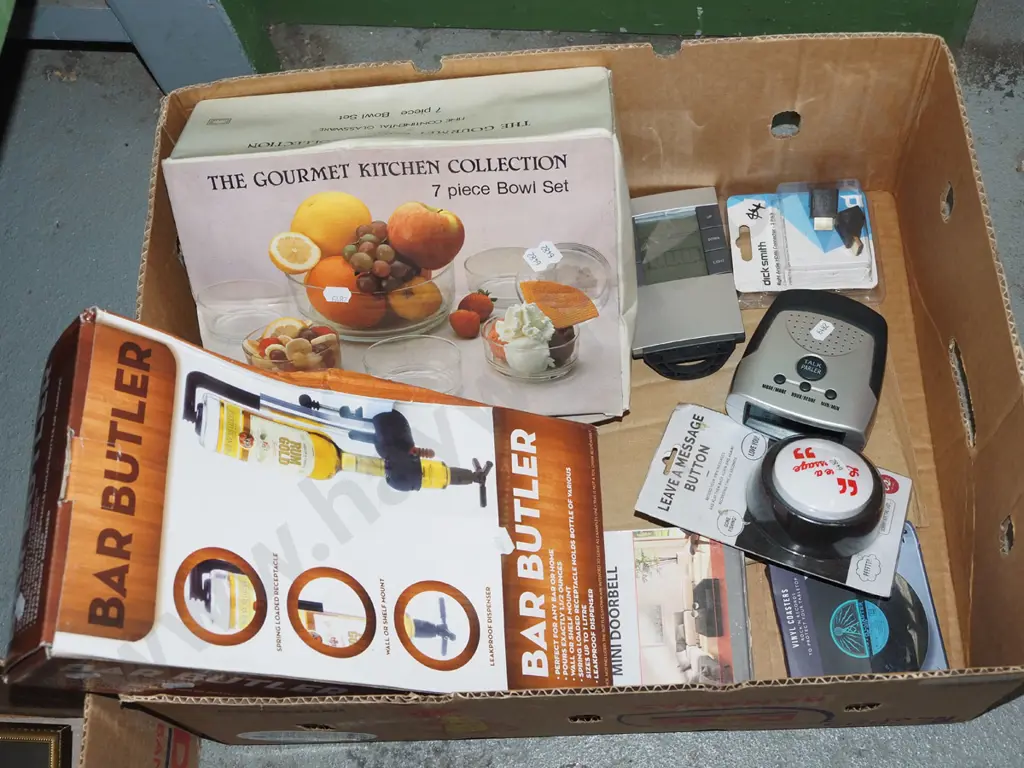 box; glass bowls, bar butler, door bell etc Image 1++