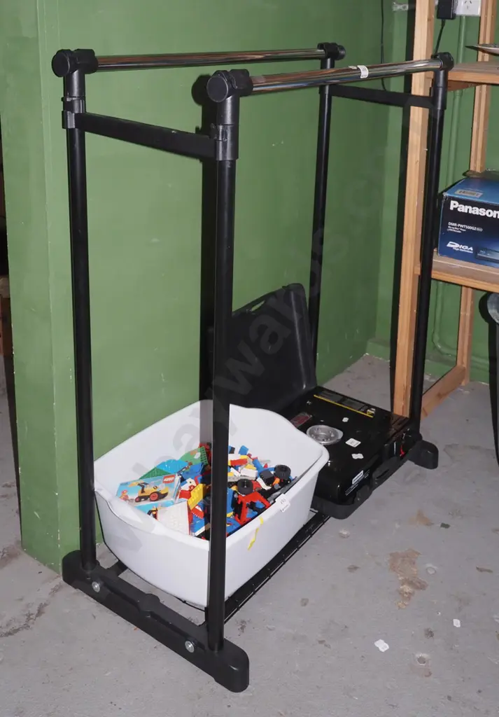 clothes rack Image 1++