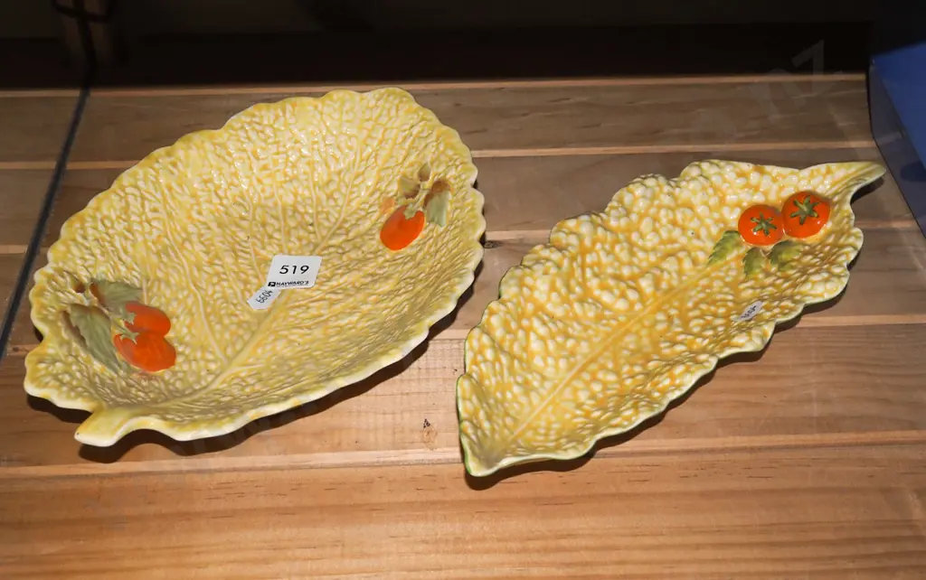 2x Carlton leaf dishes Image 1++