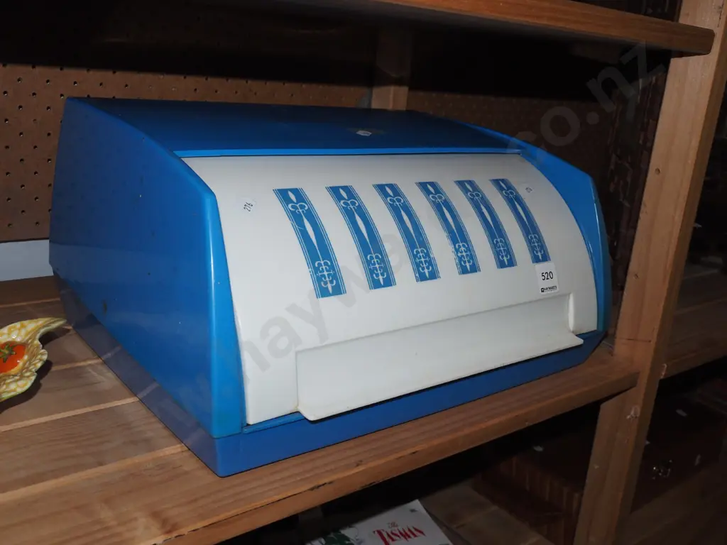 retro plastic bread bin Image 1++