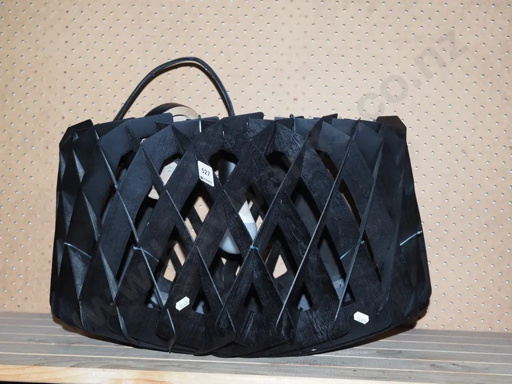 black woven plastic pendant light fitting Image 1++