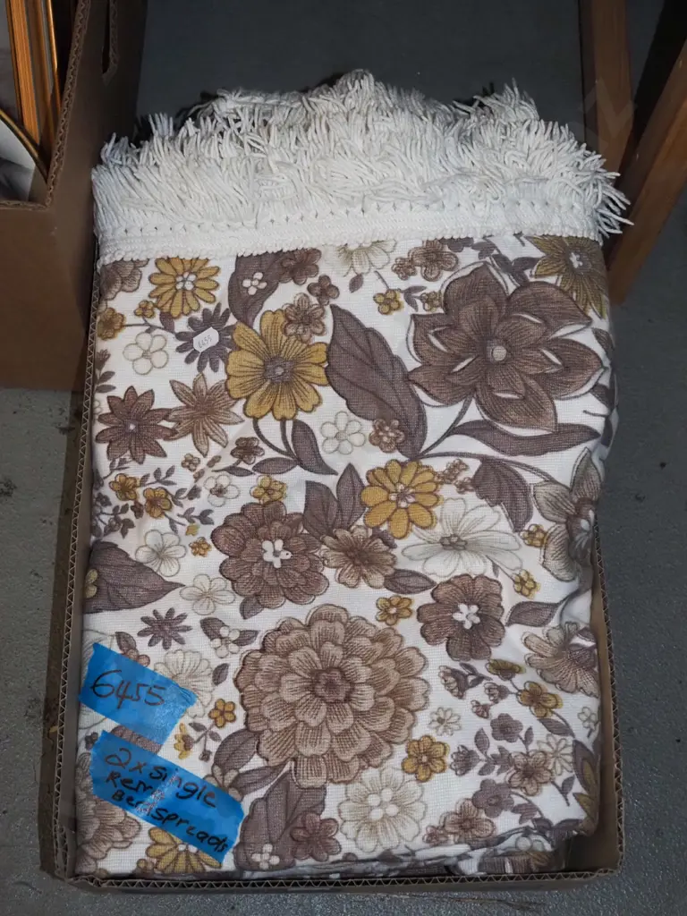 2x retro single bed sheets Image 1++