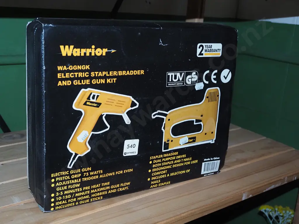boxed as new Warrior glue gun, stapler set Image 1++