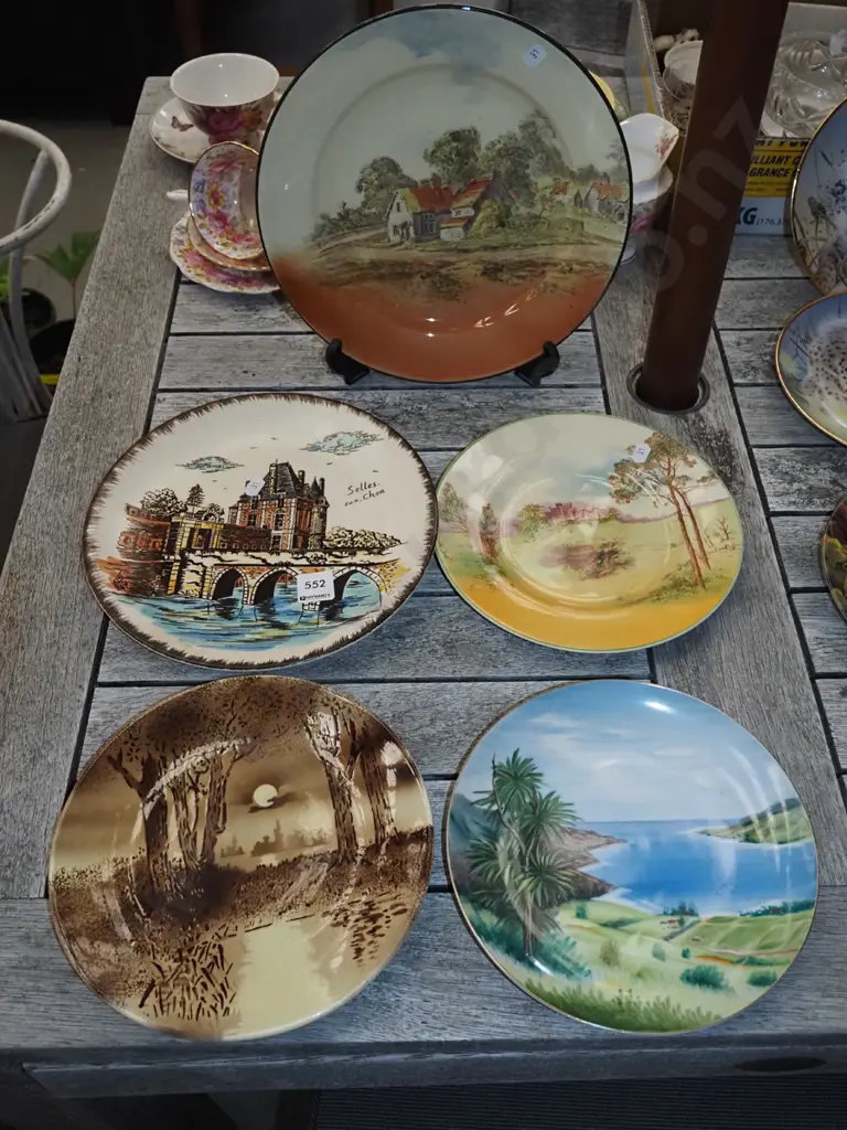 various cabinet plates - 2x Doulton, 3x wall hanging Image 1++