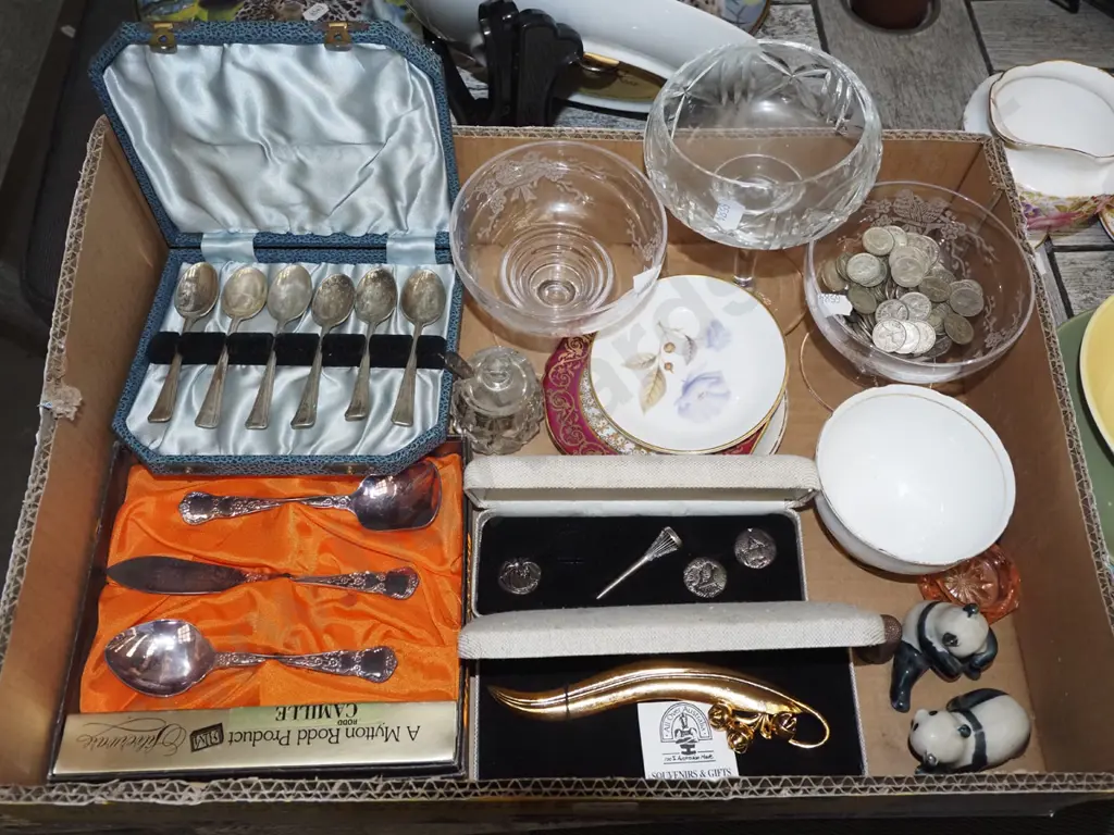 box; coins, comports, cutlery etc Image 1++