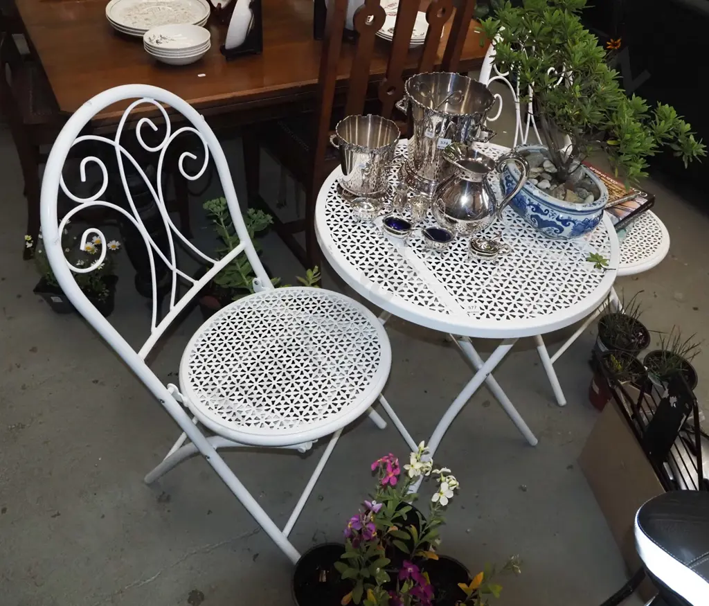 white metal foldout patio table with 2 chairs Image 1++