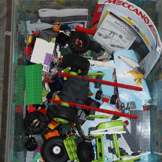 Lego, Meccano pieces