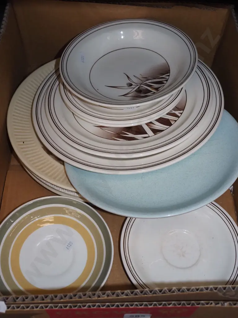 box; Crown Lynn plates Image 1++