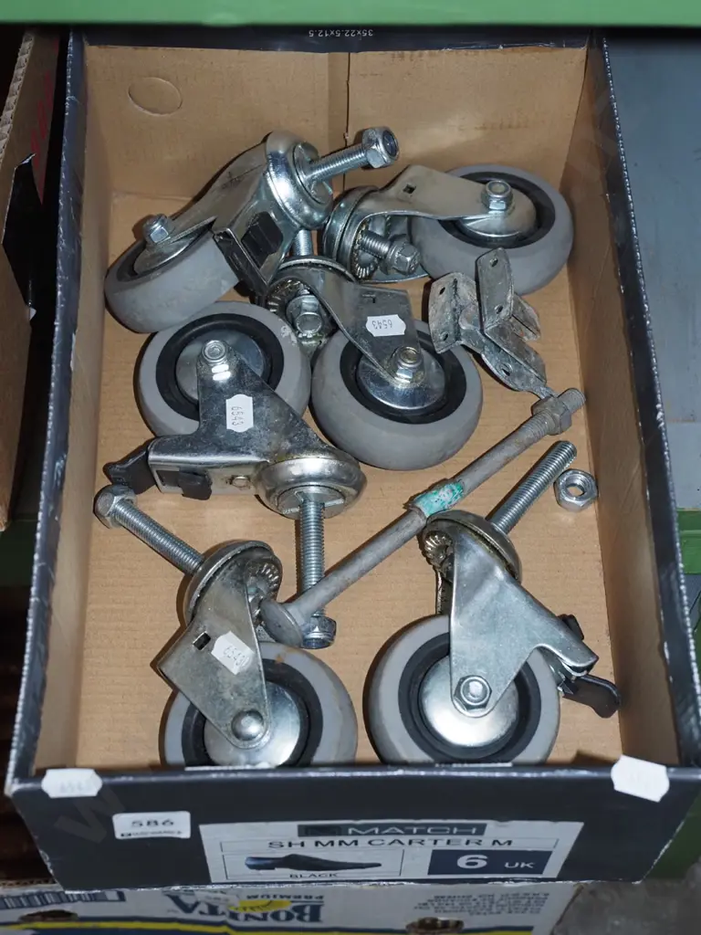 box of heavy duty casters Image 1++