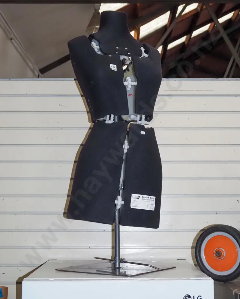 Purefix dressmaker's form Image 1++