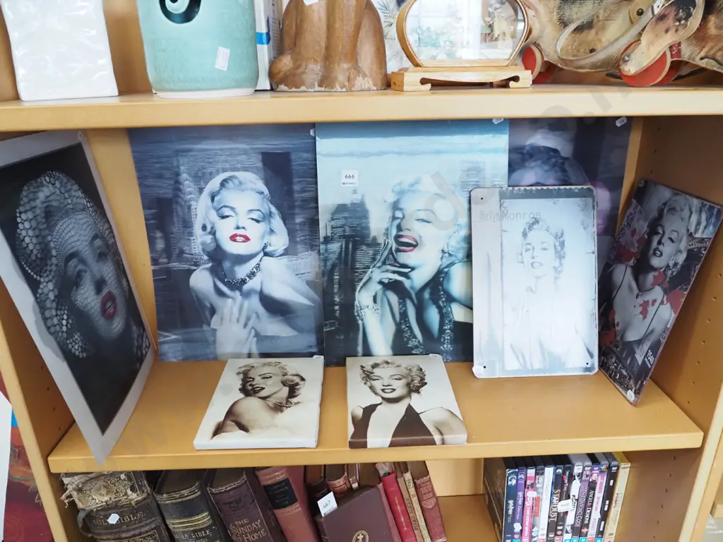 Marilyn Monroe holographic and other prints Image 1++