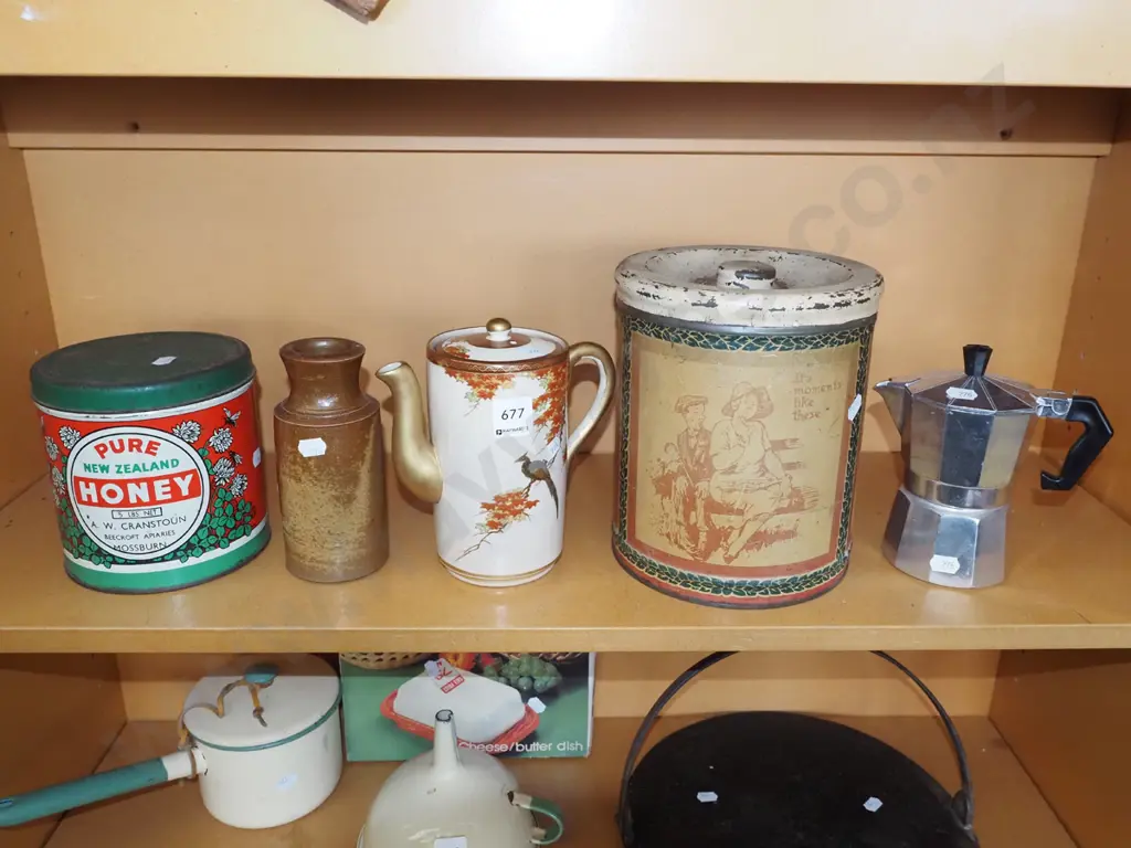 shelf; honey tin, vase, teapot etc Image 1++