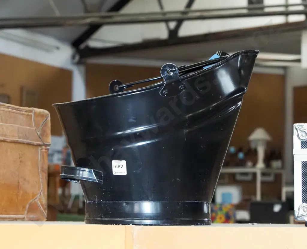 coal scuttle Image 1++