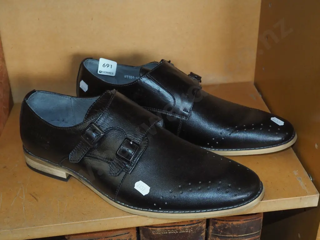 pair leather size 42 Maher shoes Image 1++