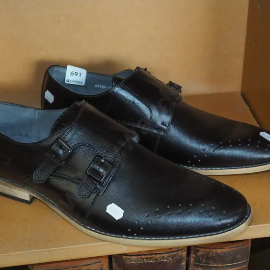 pair leather size 42 Maher shoes