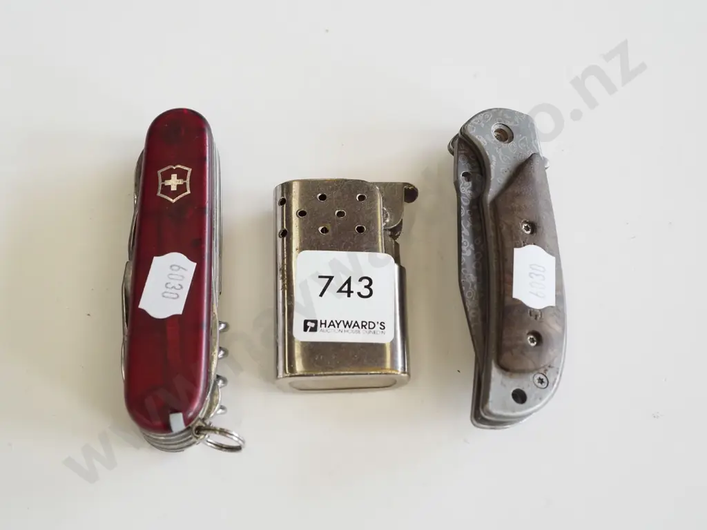 2x pocket knives, lighter Image 1++