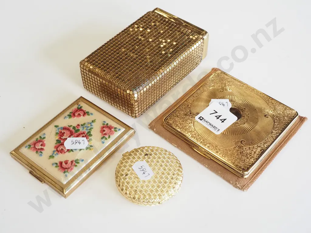 cigarette case, powder compacts Image 1++