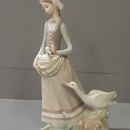 large Lladro figurine: woman with ducks H-310 W-160 across base