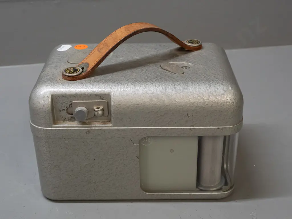 STB Swiss pigeon-racing time clock - minor usage wear H-125 W-130 D-190 Image 1++