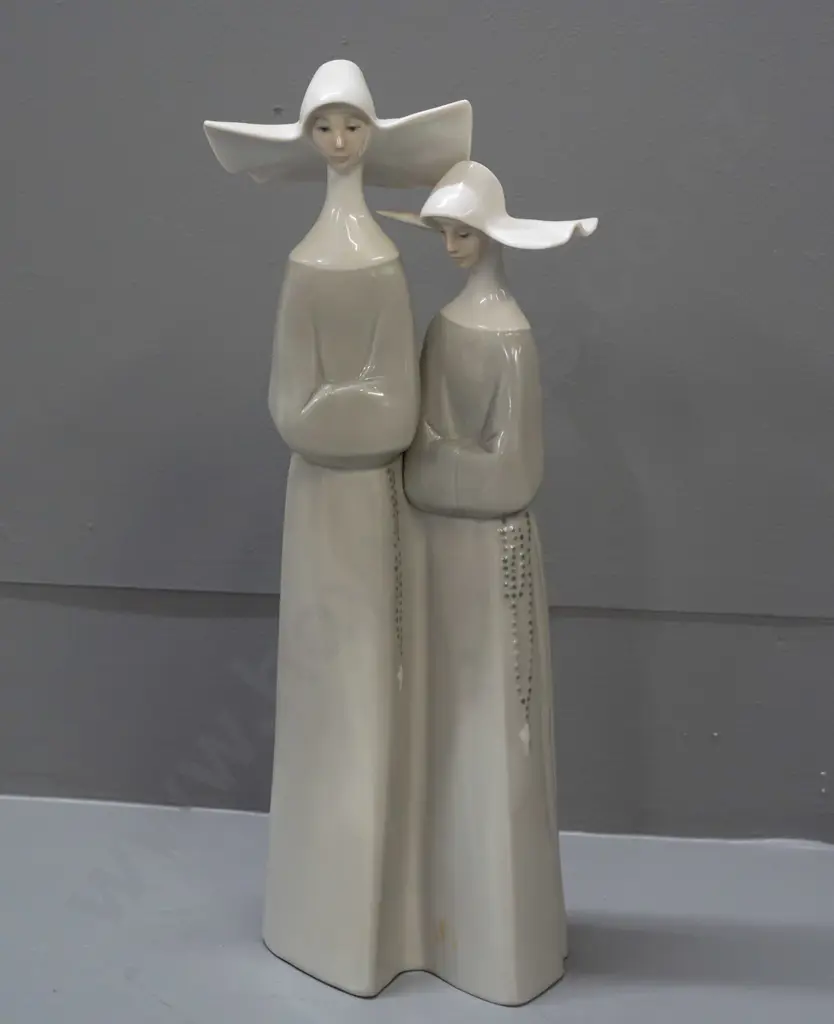 Lladro figurine - 2 nuns H-330 W-110 across base Image 1++