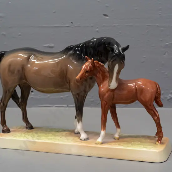 Beswick horse figure - mare and foal - some crazing on base H-160 W-245